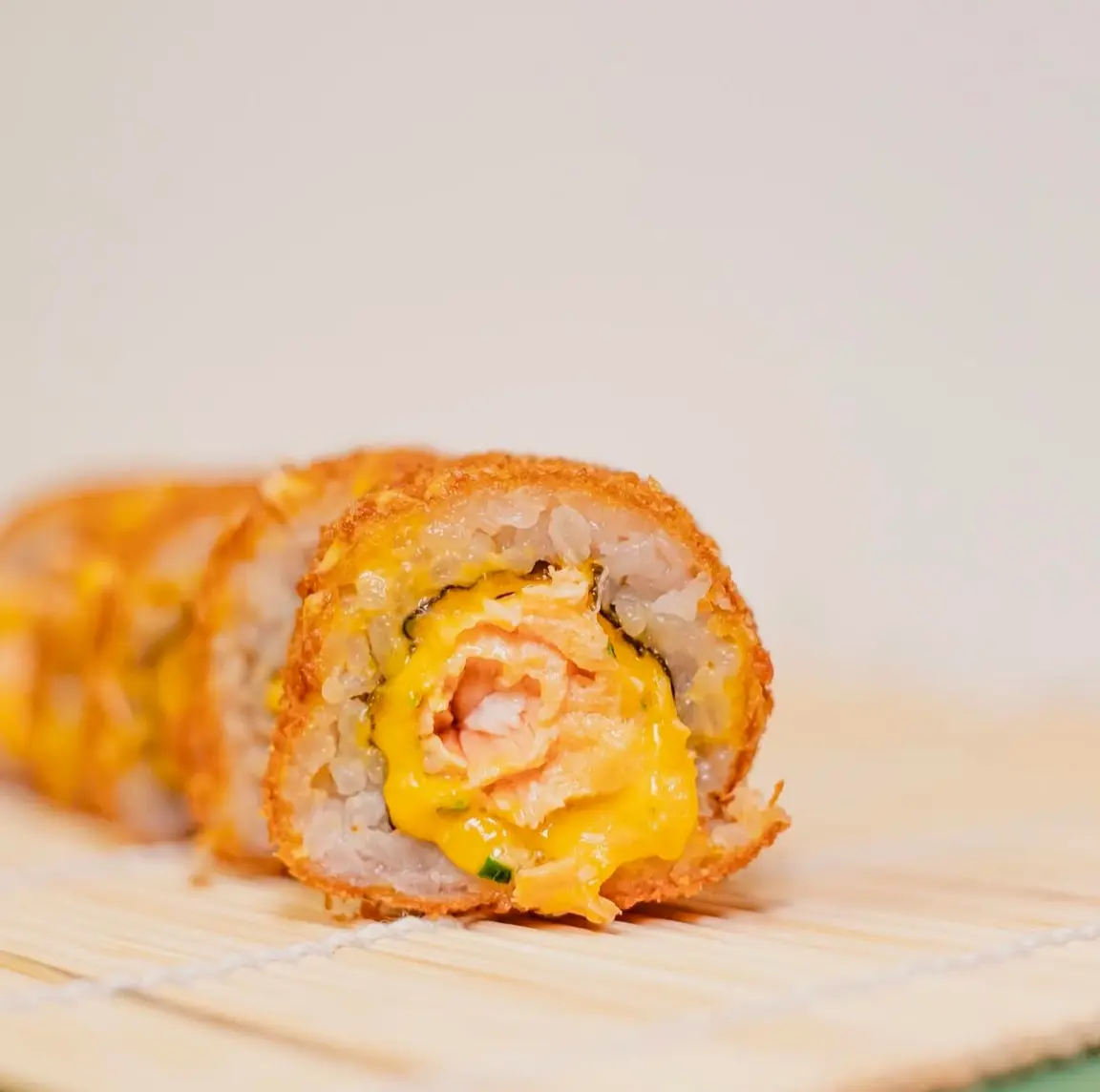 Hot roll Miami rebozado en panko 10 piezas